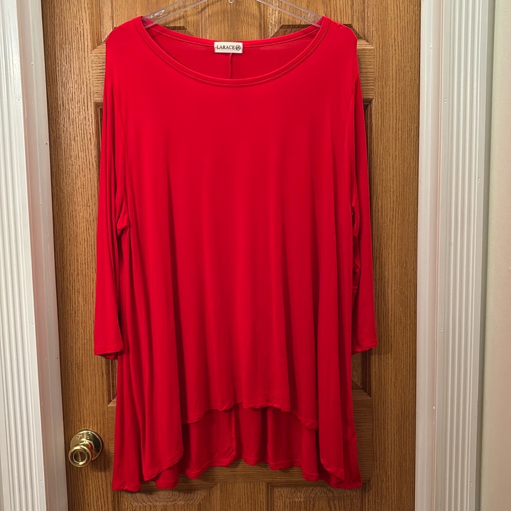 Larace - Red top with 3/4 sleeves